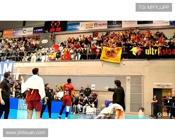 加拉塔萨雷因球迷行为遭罚款4万欧